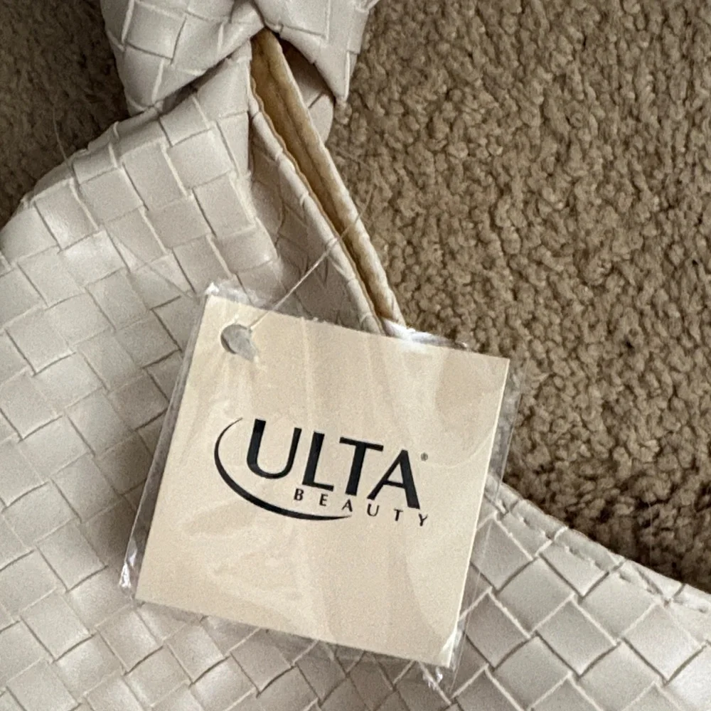 Ulta Beauty Ivory Woven Hobo Shoulder Bag New With Tags Magnetic Clasp